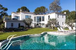 Beautiful 5-bedroom Provencal villa in gated estate for rent