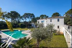 Beautiful 5-bedroom Provencal villa in gated estate for rent