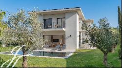 New house for rent in a residential area in Mougins