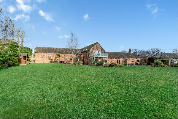 This superb barn conversion combines period character with modern style. There is a tranqu