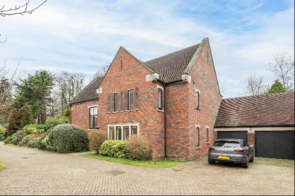 An exceptionally well-presented detached 4 bed house for sale offering in excess of 3,000 