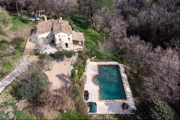 Magnificent Provençal villa for sale in La Garde-Freinet.