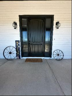 Modern Farmhouse in Camp Verde 16 acres, Wells, Barn, River & National Forest 