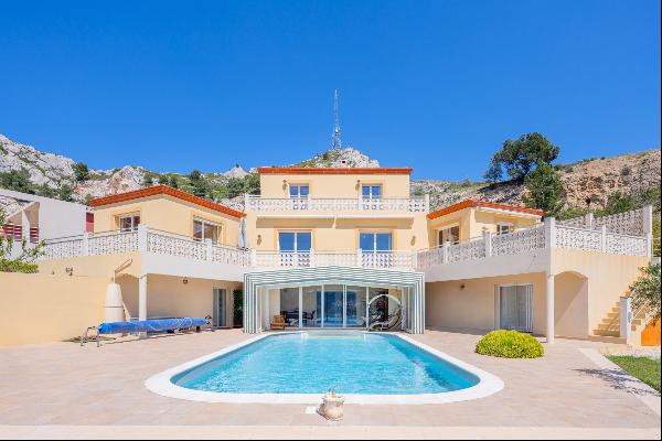 Marseille 9th - 333 sqm Villa with pool, sea and hill views in a quiet area