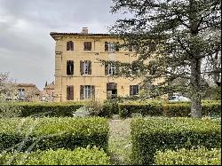 18th century château with outbuildings for renovation near Aix-en-Provence town center