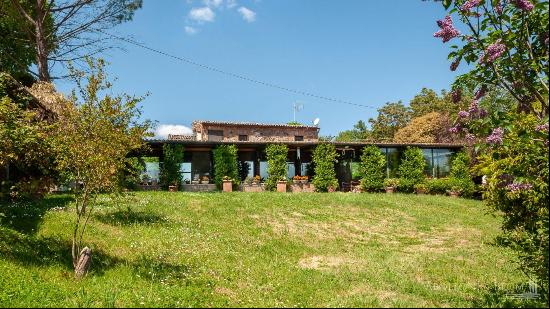 Il Casaletto country-house with garden and olive grove, Orvieto, Terni