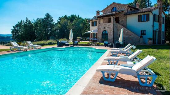  Country houses in hamlet & pools, Castiglione del Lago–Umbria