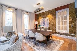 Magnificent lateral apartment in Chelsea offering parking and porter