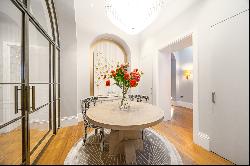 Magnificent lateral apartment in Chelsea offering parking and porter