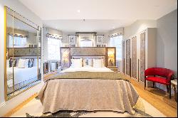 Magnificent lateral apartment in Chelsea offering parking and porter