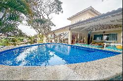 House inside a gated community close to the beach