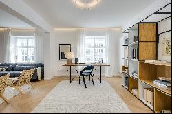 First occupancy: High-class modernized 4-room apartment in an old building