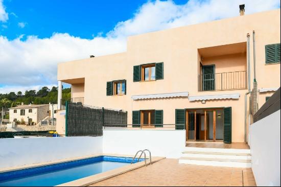 Spacious town house with pool for sale in Calvia, Mallorca, Calvià 07184