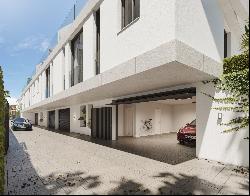 Bright semi-detached house with pool and garden in El Limonar