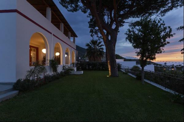 Villa Malvasia: an elegant oasis in the heart of the Aeolian Islands