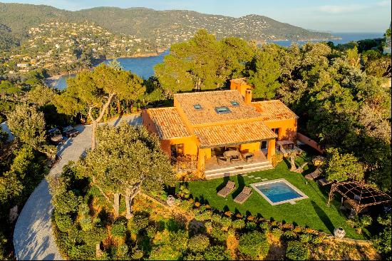 Cap Nègre, Lavandou - Outstanding Villa Overlooking the Sea with Panoramic View