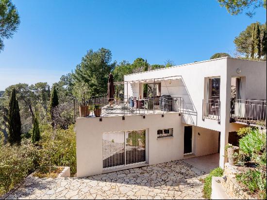 Marseille 12th, Les Trois Lucs - Architectural Villa with 3 Bedrooms and Terrace