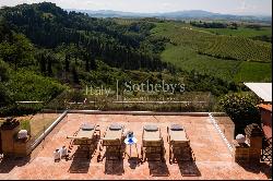 Elegance and style in the heart of a Tuscan medieval village