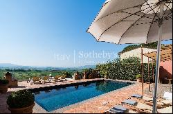 Elegance and style in the heart of a Tuscan medieval village