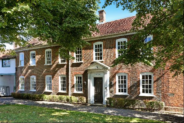 A stunning rarely available Grade II* family home with Elizabethan origins and Queen Anne 