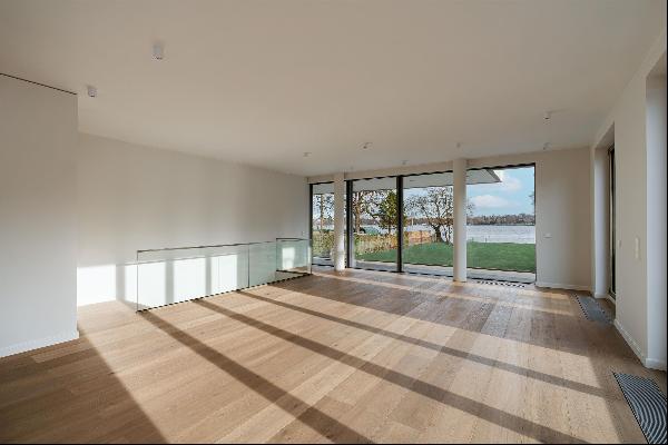 Contemporary waterfront apartment within a stunning modern complex with an unrivalled blen