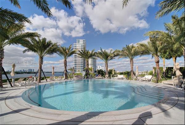 Breathtaking view of the Bay and the entire Miami Skyline. Just priceless!  Amazing 2 bed 