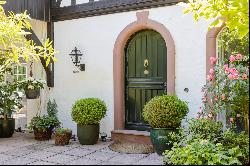 Former coach house nestled in a beautiful sunny garden