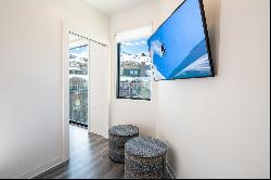 Premium Top Floor Ski Condo With Mountain Views In The Heart of Canyons Village