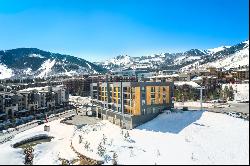 Premium Top Floor Ski Condo With Mountain Views In The Heart of Canyons Village