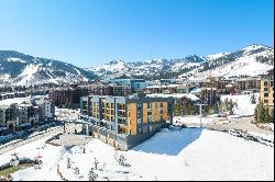 Premium Top Floor Ski Condo With Mountain Views In The Heart of Canyons Village