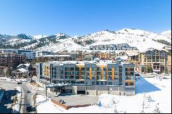 Premium Top Floor Ski Condo With Mountain Views In The Heart of Canyons Village