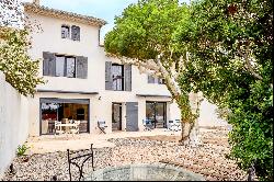 Marseille 13th, Chateau Gombert - Recently Renovated 1950s Bastide