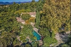 A restored Bastide for sale near Bonnieux in Provence