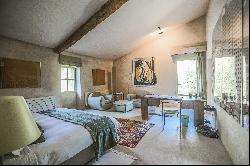 A restored Bastide for sale near Bonnieux in Provence
