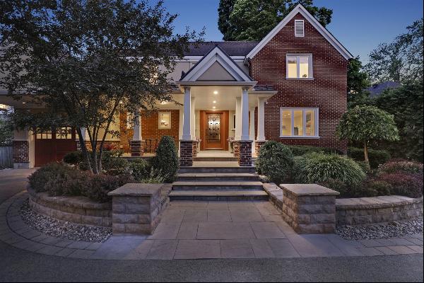 Gorgeous with Pool in Rockcliffe Park