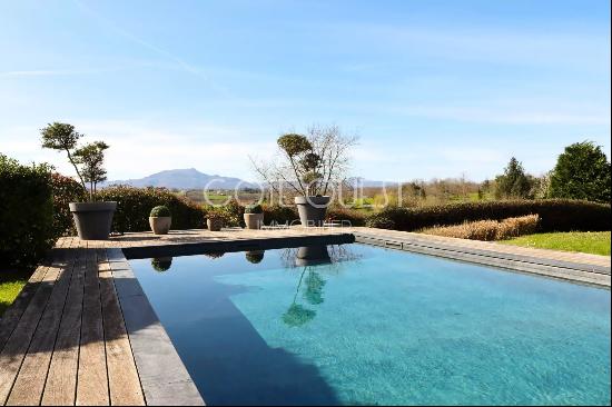 MOUNTAIN VIEW HOUSE - ARCANGUES, NEAR BIARRITZ