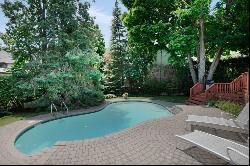 Gorgeous with Pool in Rockcliffe Park