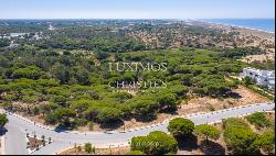 Plot of land, within walking distance of the beach, for sale in Vale do Lobo, Algarve