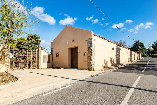 Historic Estate with 17th-Century Manor, Chapel, and Organic Vineyards in Torres Vedras