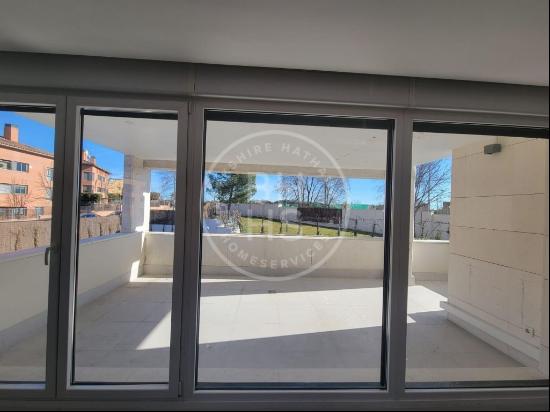 225 sqm luxury flat with terrace for sale in Aravaca, Madrid 28023