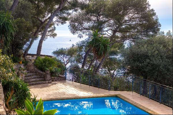 Stunning property in St-Jean-Cap-Ferrat with breathtaking sea views