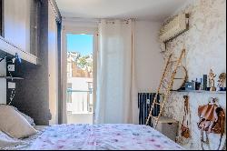 2-bedroomed penthouse with terrace: city and sea panorama in Nice.