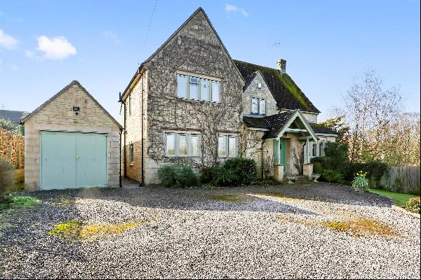 Set in nearly a third of an acre and located on the edge of Winchcombe, a superb detached 