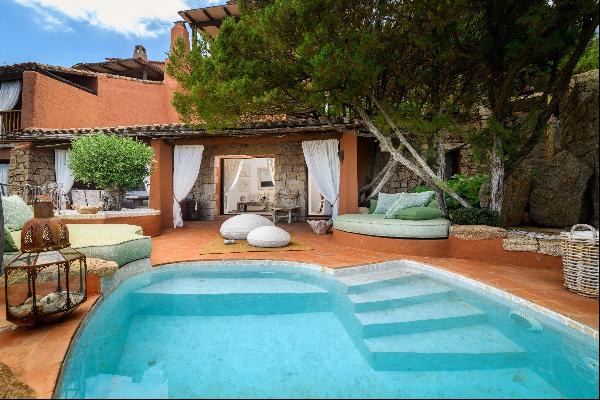 A charming three bedroom villa located on the hill of Pantogia, overlooking the gulf of Gr