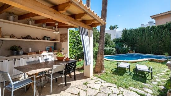 Beautiful villa with pool for sale in La Bonanova, Palma de Mall, Palma de Mallorca 07015