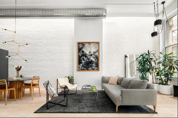 Welcome to your luxurious oasis in the heart of Tribeca. This meticulously designed 2-bedr