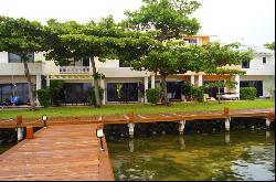 5577 - Villa for Rent in Cancun Isla Dorada in front of the Lago, Cancun 77500