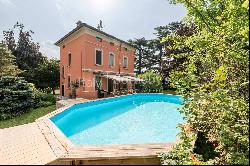 Renovated Liberty Villa with swimming pool and dépendance