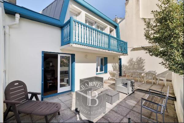 BIARRITZ, HEART OF TOWN, LAST FLOOR APARTMENT WITH SOUTH-ORIENTED TERRACE