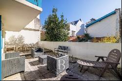 BIARRITZ, HEART OF TOWN, LAST FLOOR APARTMENT WITH SOUTH-ORIENTED TERRACE